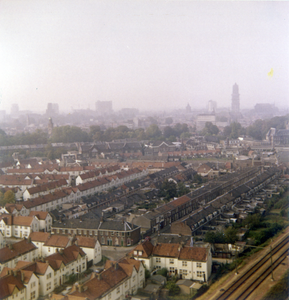 601412 Overzicht van de Sterrenwijk te Utrecht, vanaf de studentenflat aan de Ina Boudier-Bakkerlaan. In het midden de ...